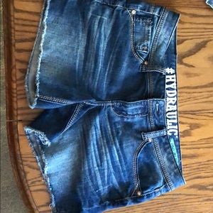 Hydraulic jean shorts